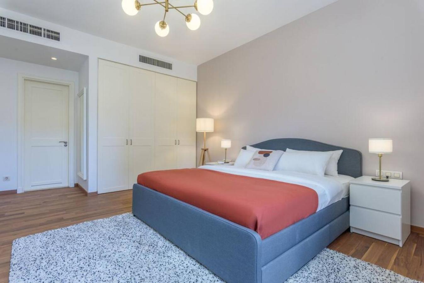 Mundo - Exquisite 2-br W Balcony At Saifi Village Beirut