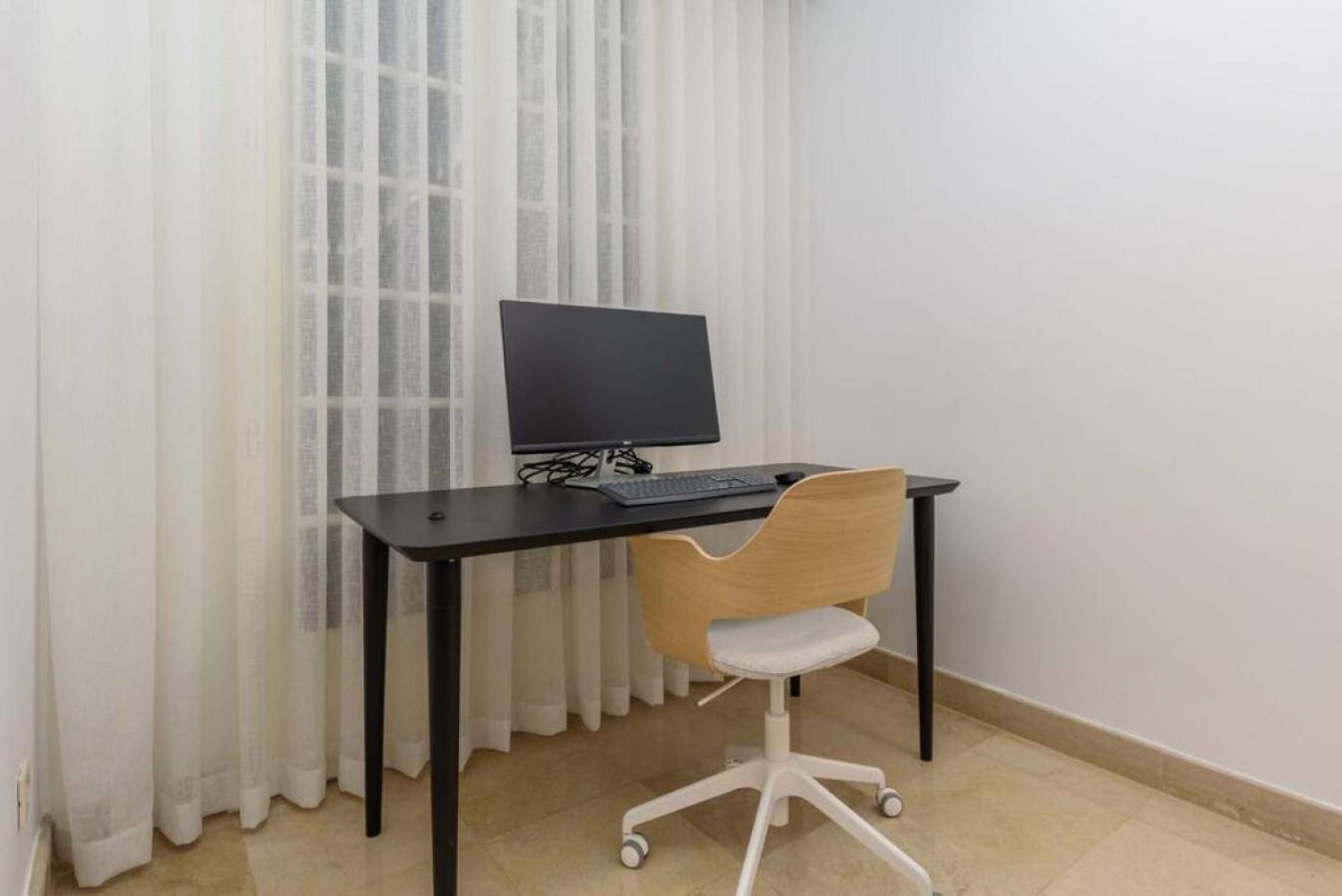 Apartment Mundo - Exquisite 2-br W Balcony At Saifi Village *