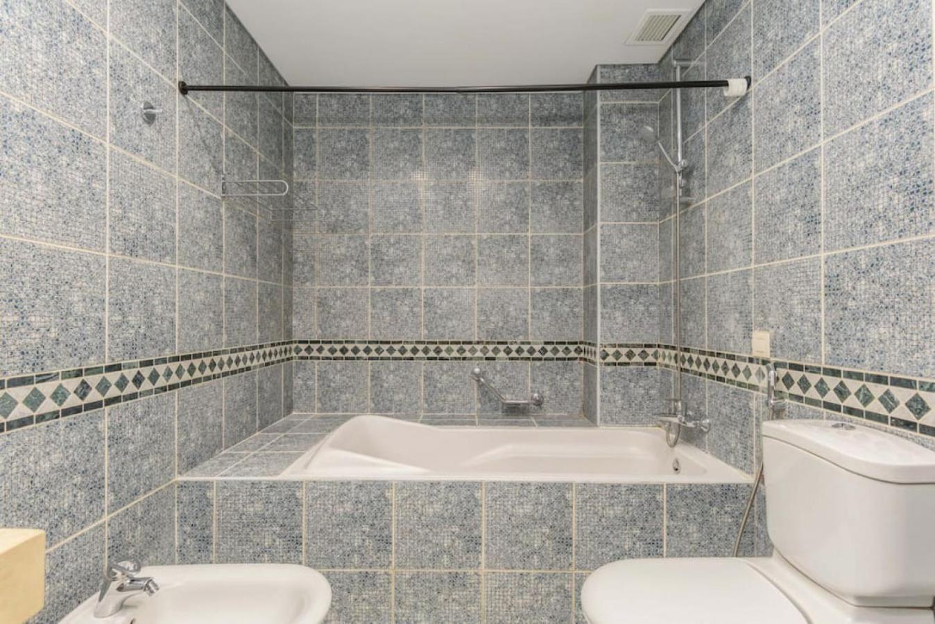 Mundo - Exquisite 2-br W Balcony At Saifi Village * Beirut