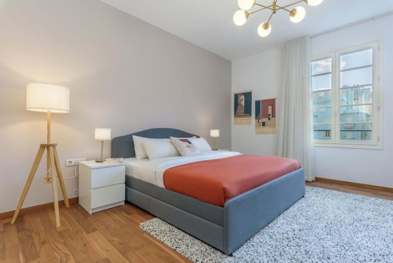 Mundo - Exquisite 2-br W Balcony At Saifi Village Apartment *
