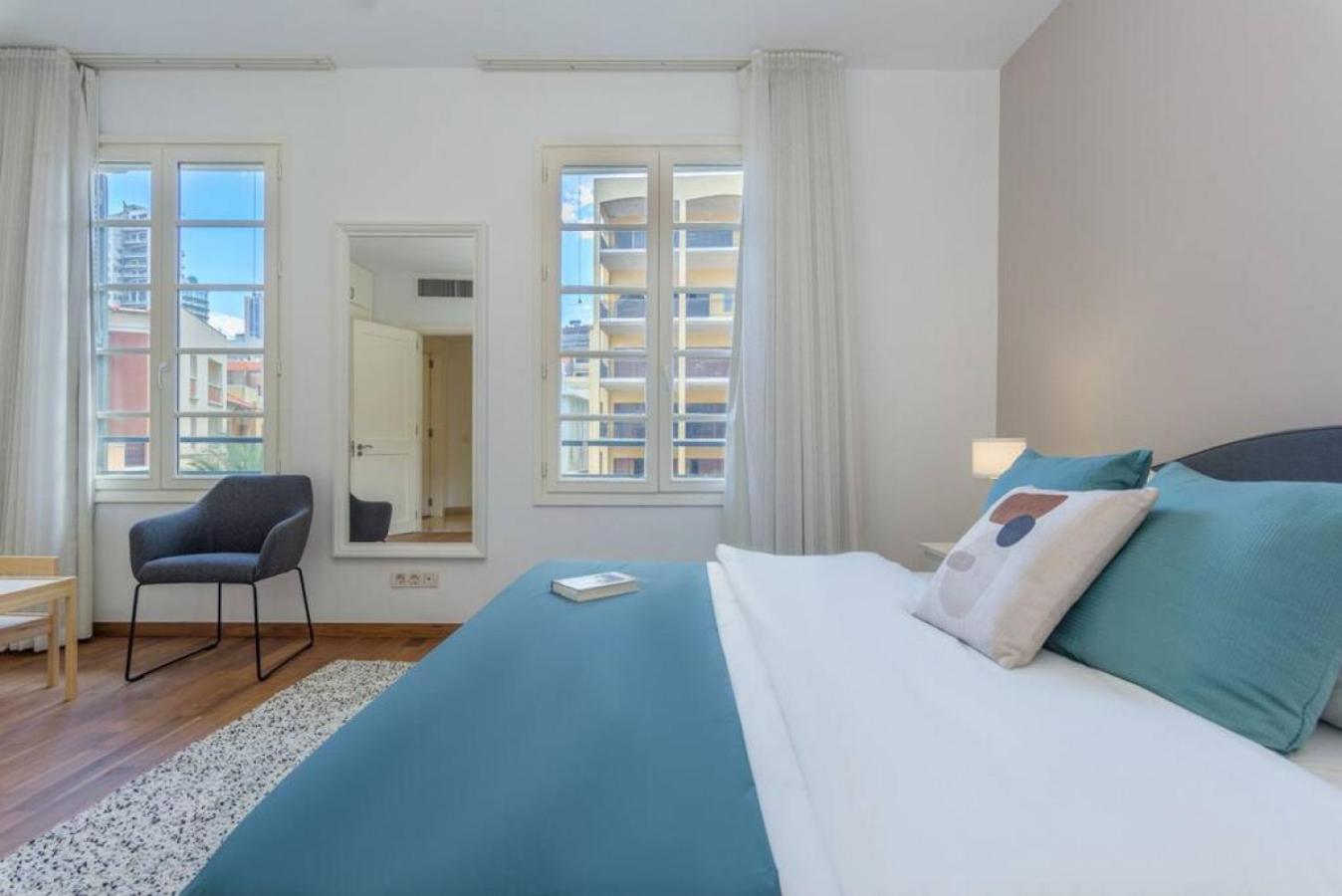 Mundo - Exquisite 2-br W Balcony At Saifi Village