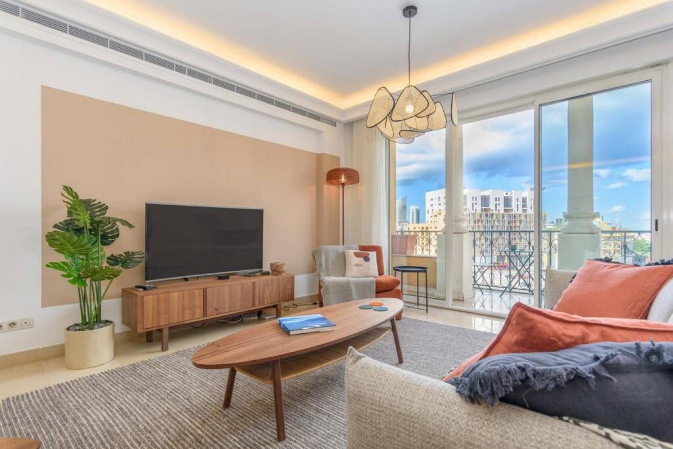 Mundo - Exquisite 2-br W Balcony At Saifi Village Apartment *