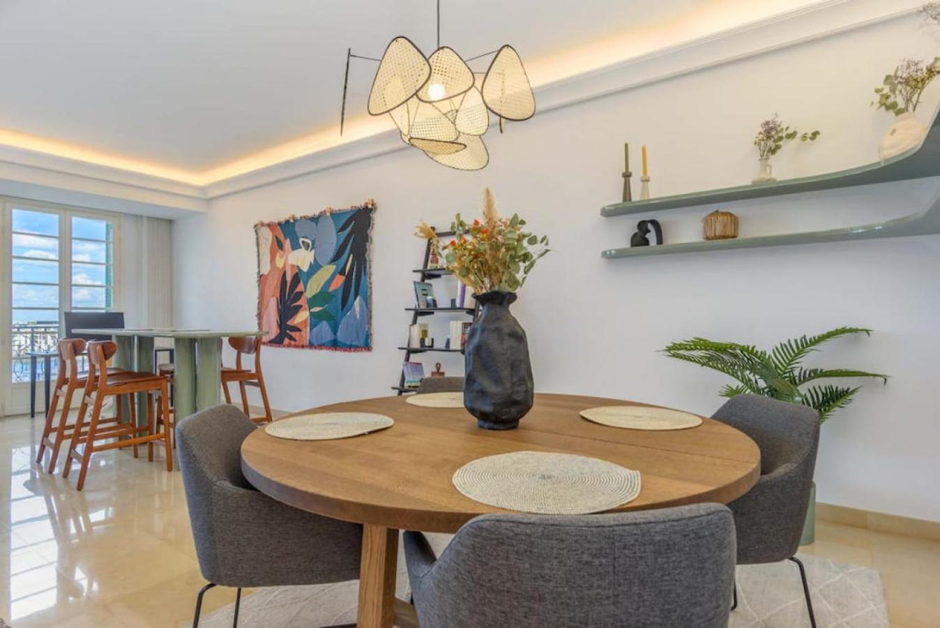 Apartment Mundo - Exquisite 2-br W Balcony At Saifi Village Beirut