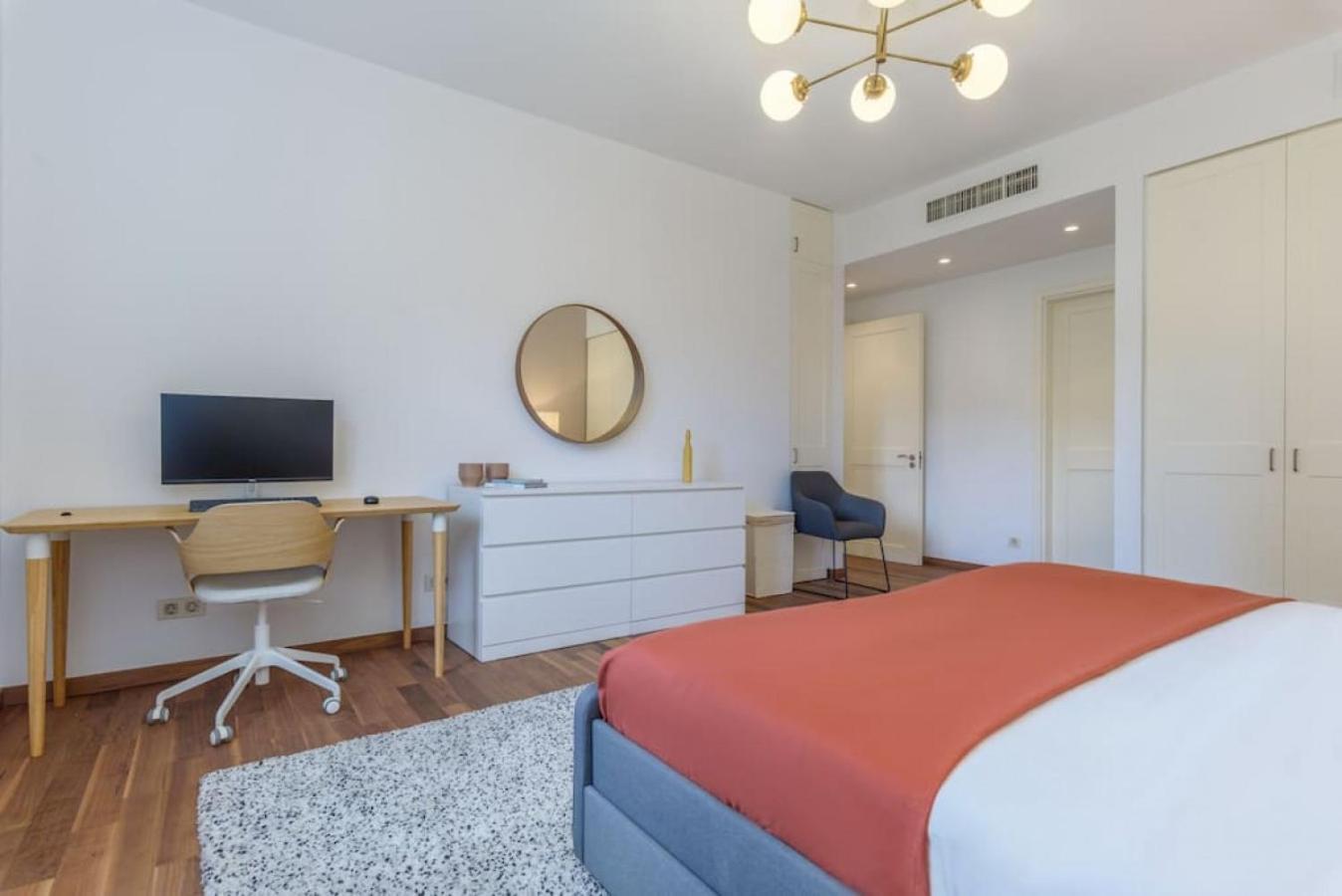 Mundo - Exquisite 2-br W Balcony At Saifi Village * Beirut