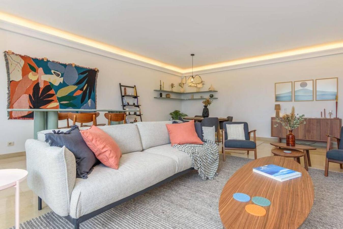 Mundo - Exquisite 2-br W Balcony At Saifi Village