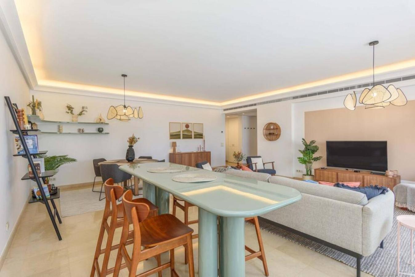 Apartment Mundo - Exquisite 2-br W Balcony At Saifi Village Beirut